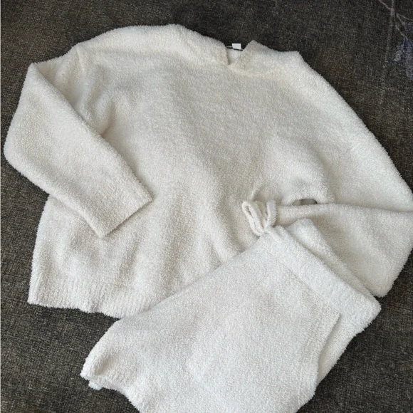 Barefoot Dreams Light Cream Hoodie /Shorts set - Picture 5 of 6